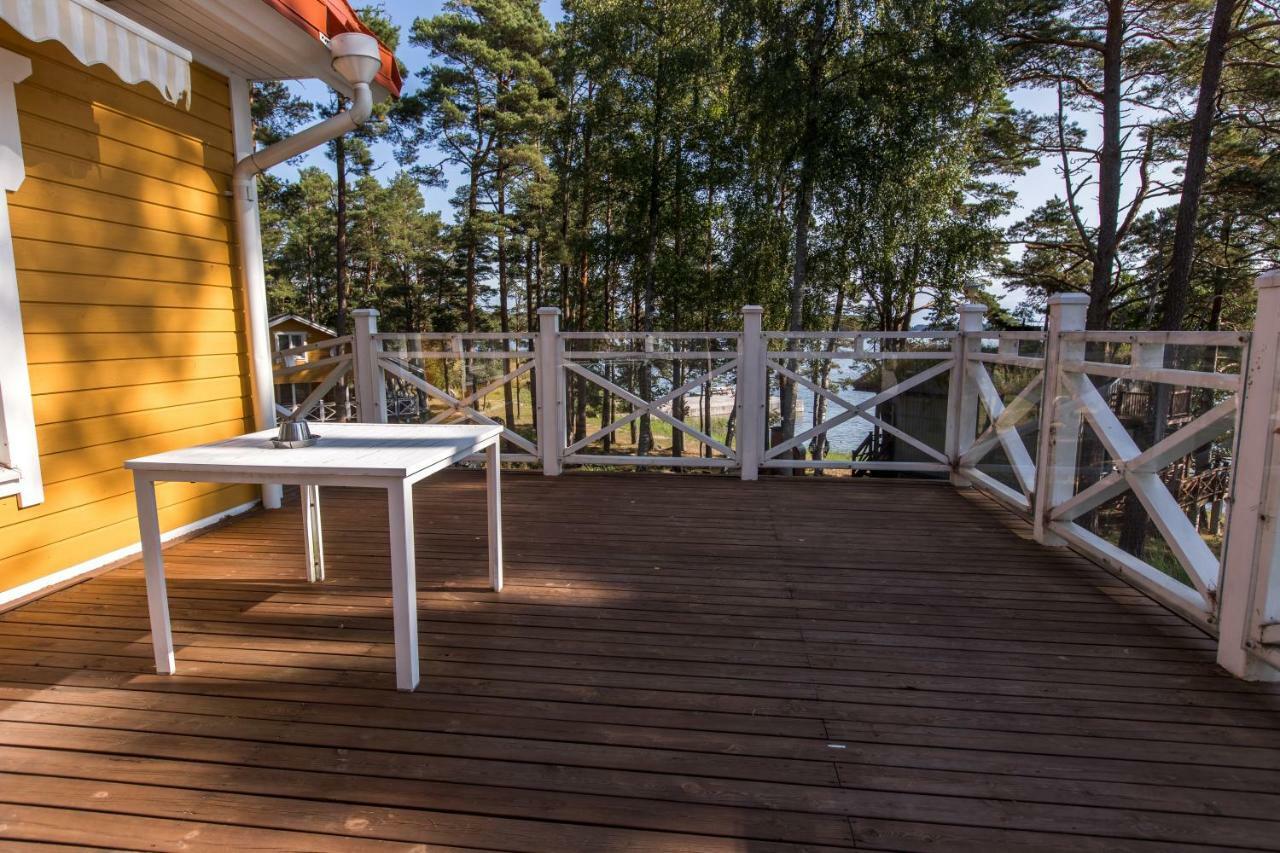 Villa Harald - Beachfront Hitis Екстериор снимка