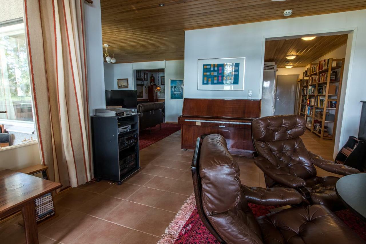 Villa Harald - Beachfront Hitis Екстериор снимка