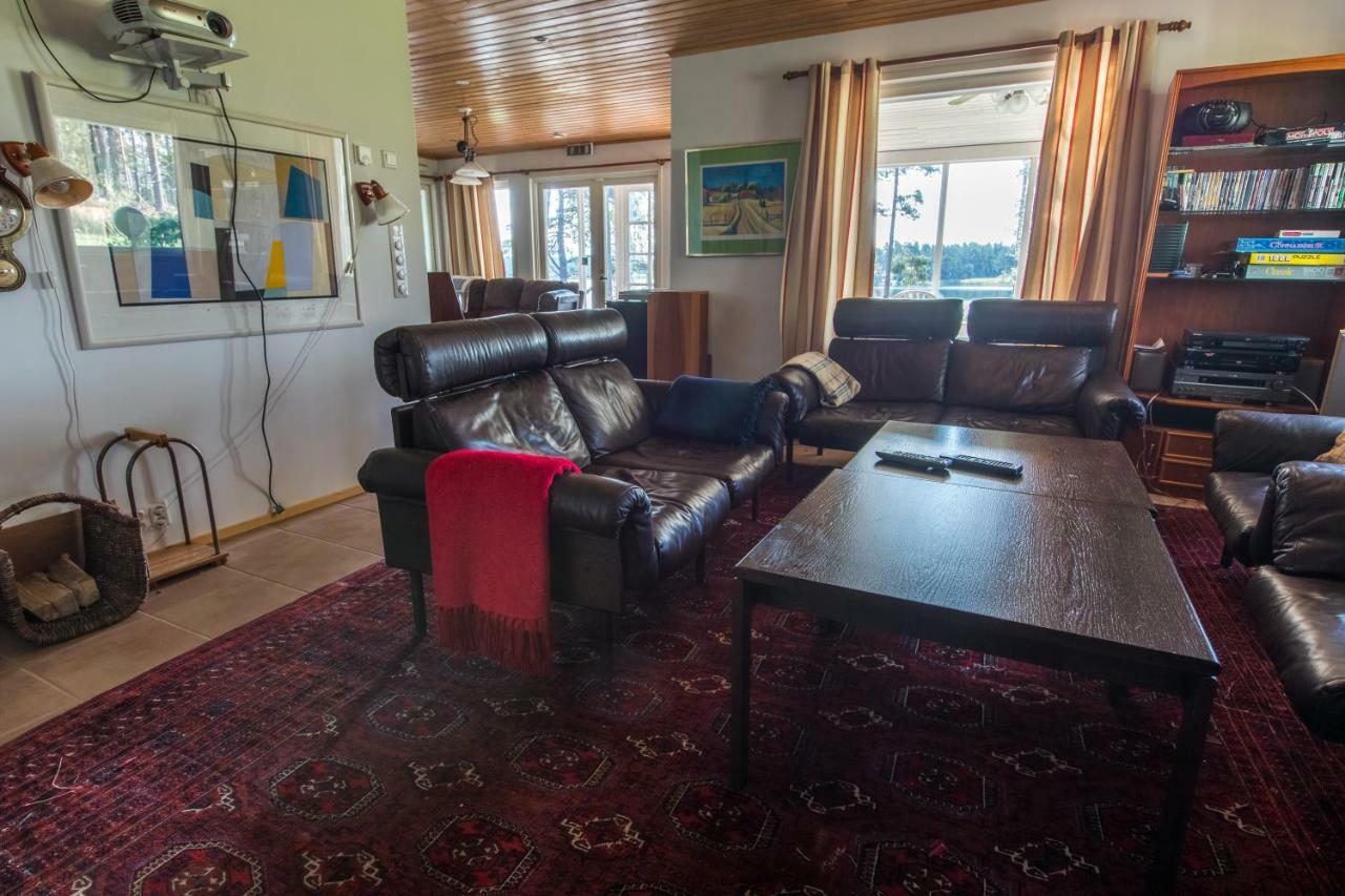 Villa Harald - Beachfront Hitis Екстериор снимка