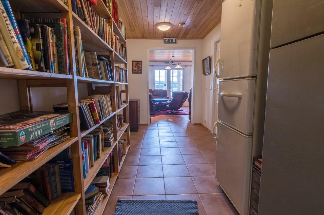 Villa Harald - Beachfront Hitis Екстериор снимка