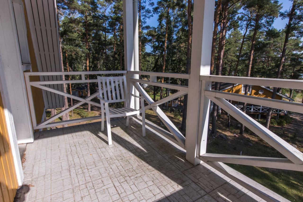 Villa Harald - Beachfront Hitis Екстериор снимка