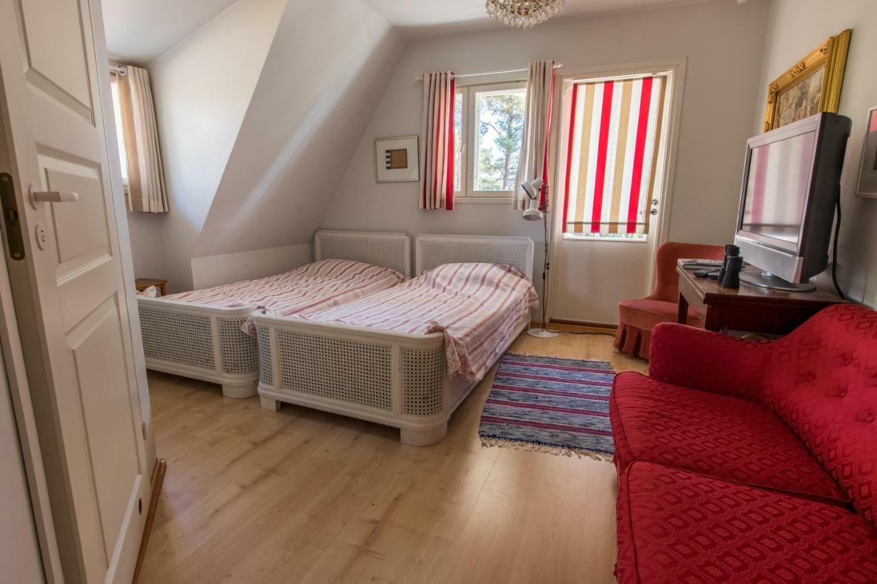 Villa Harald - Beachfront Hitis Екстериор снимка